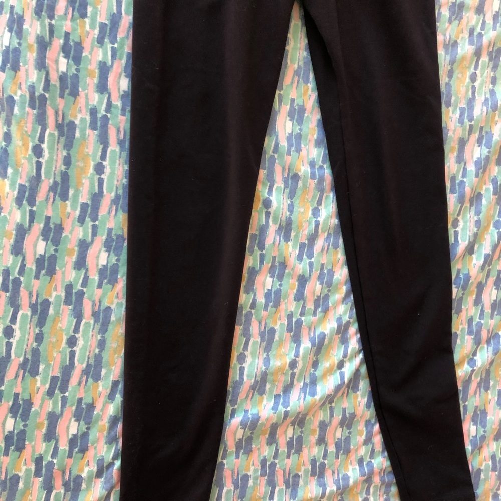 BLACK BUTT SCRUNCH LEGGINGS!! - Picture 5 of 10